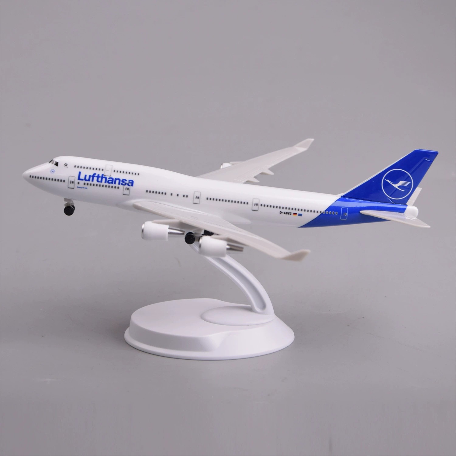 Model Airplane Plastic - เครื่องบินจำลองขนาด 20 ซม. รุ่น 747 ลูฟ์ฮันซา