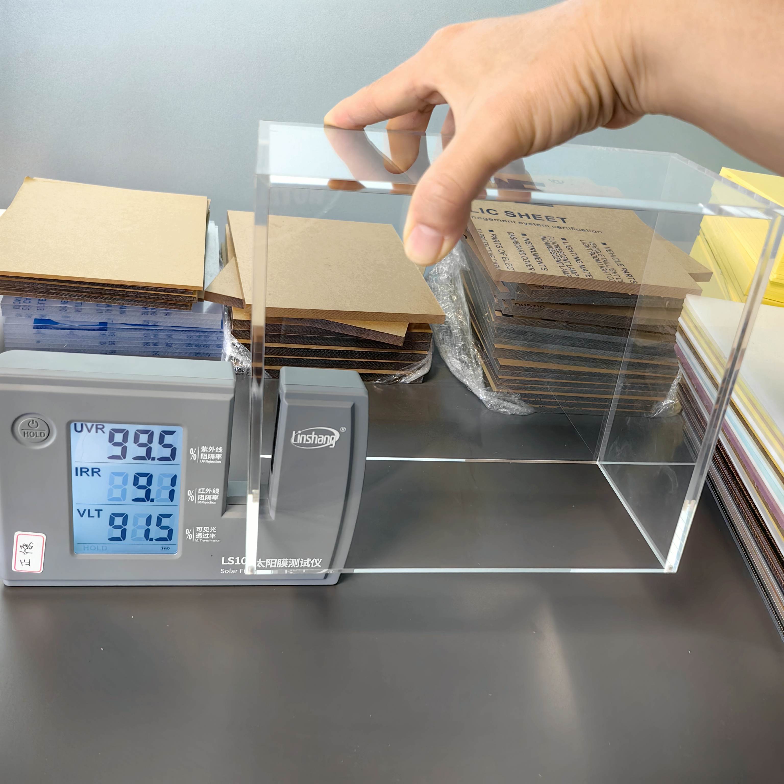 กล่องอะคริลิคใสแบบแม่เหล็ก ป้อ - Display Case Acrylic บทวิจารณ์และราคา